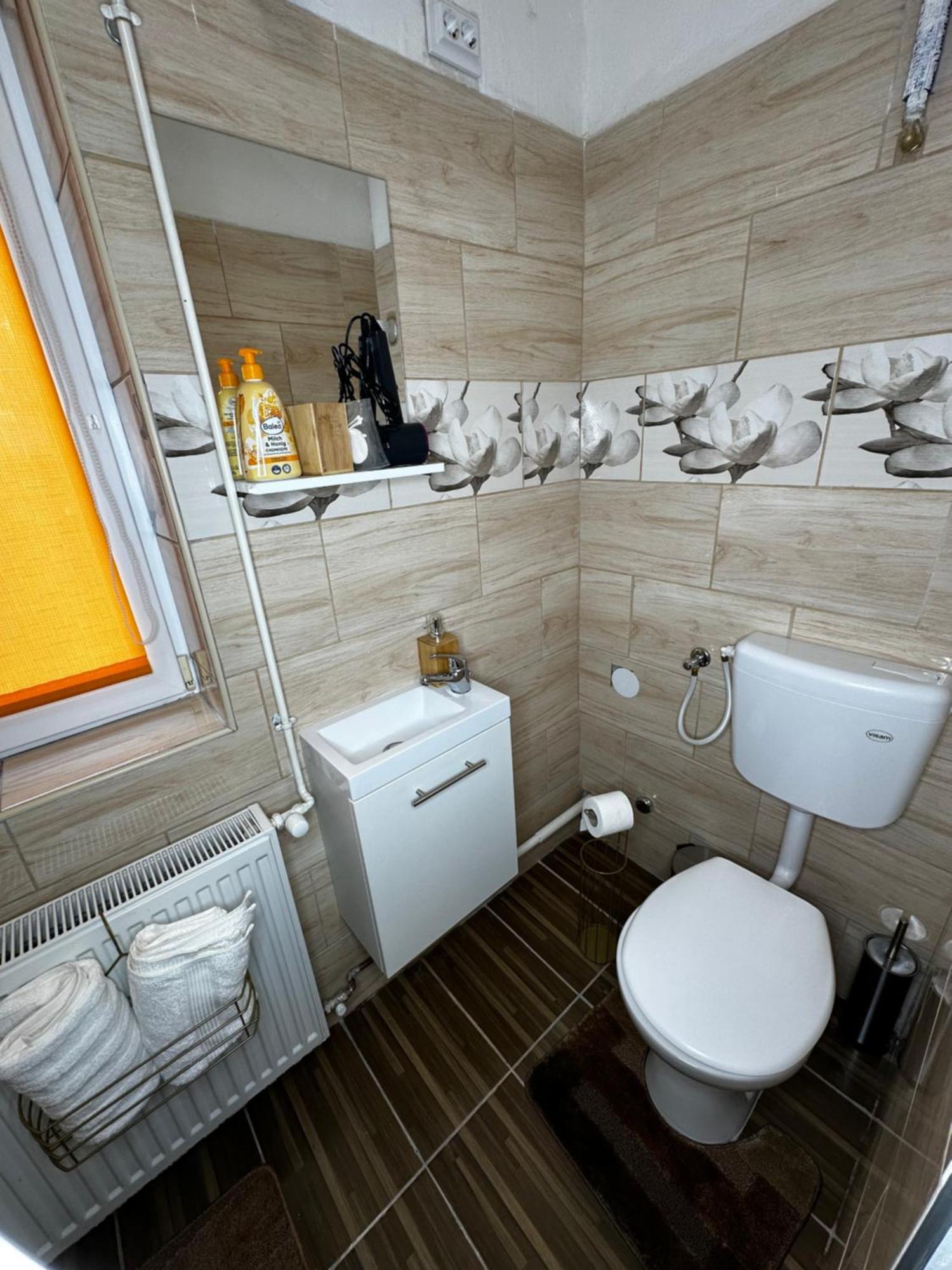 Airport17 B&B Vecsés Dış mekan fotoğraf